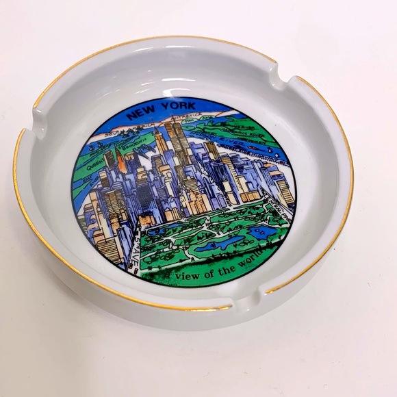 Ashtray | White NEW YORK View Of The World Glass State Memorabilia Smoking Tray - Picture 1 of 7